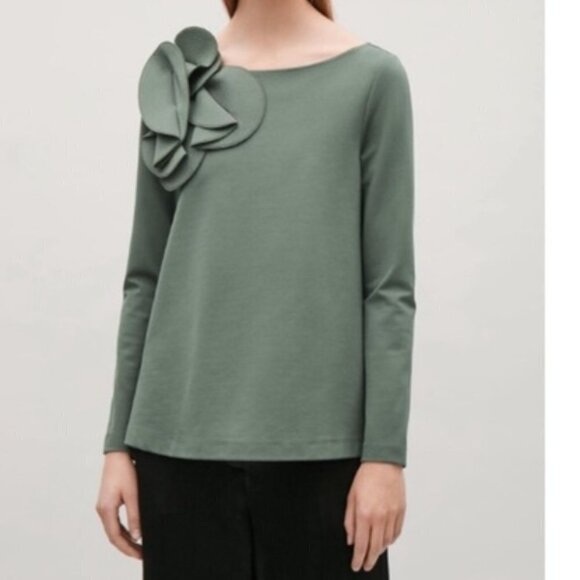 NWT COS MUTED GREEN LONG SLEEVE FLORAL APPLIQUÉ BOAT NECK TOP - XS - Picture 1 of 11